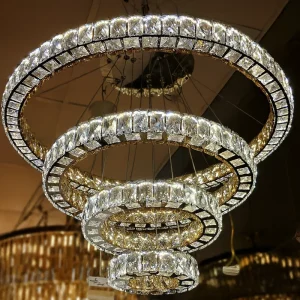 Moderni kattokruunu, 4 rengasta, kolmelta puolelta kristallitettu